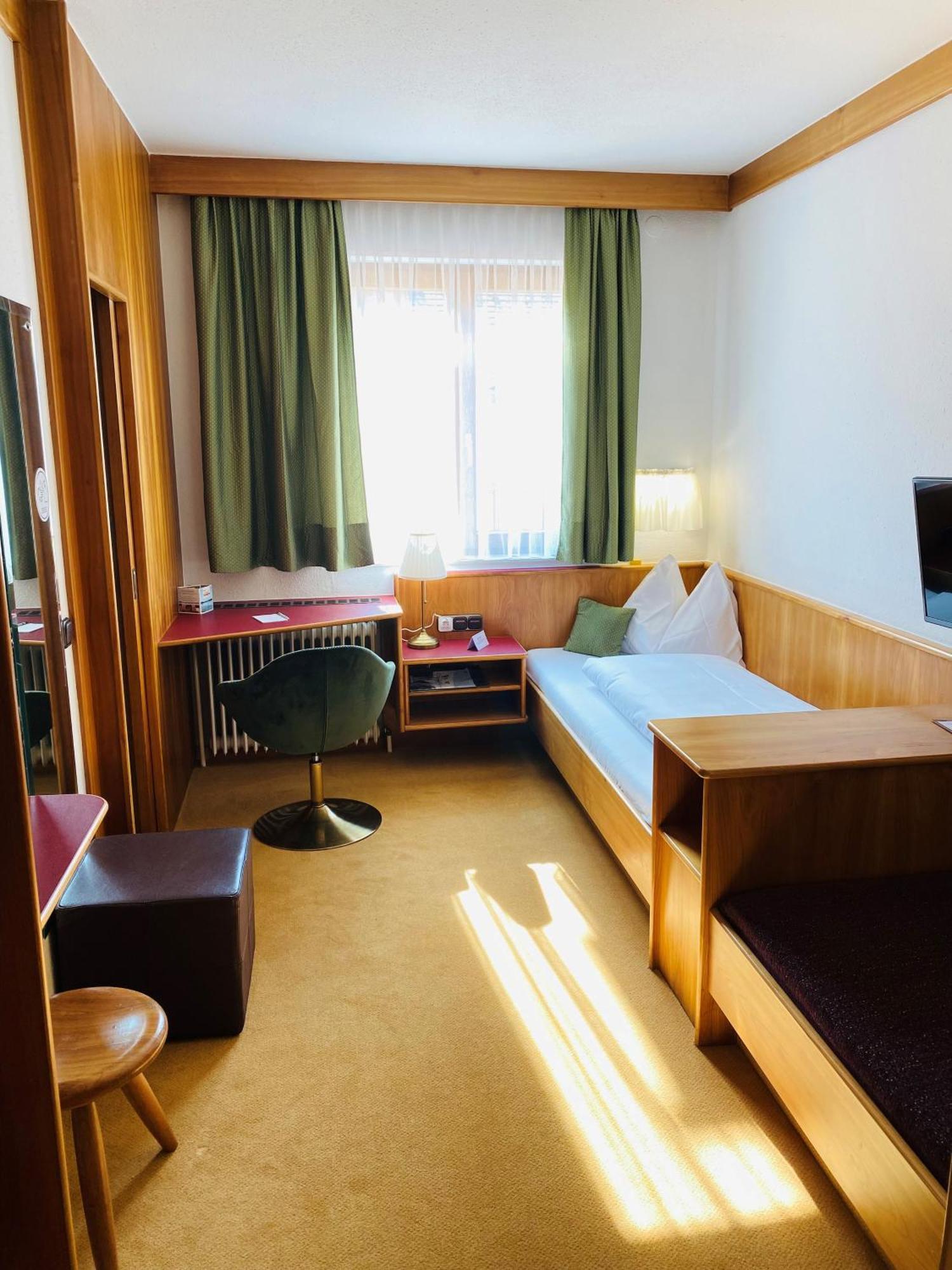 Hotel Zillners Einkehr *** Altheim Екстер'єр фото